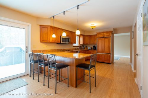 760 Veterans Hwy, Jackson Twp NJ 08527-3335 exterior