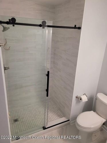 6 Essex Dr, Little Silver NJ  07739-1230 exterior