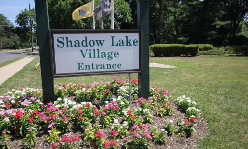 1 Medford Ct, Tinton Falls NJ  07701-5445 exterior