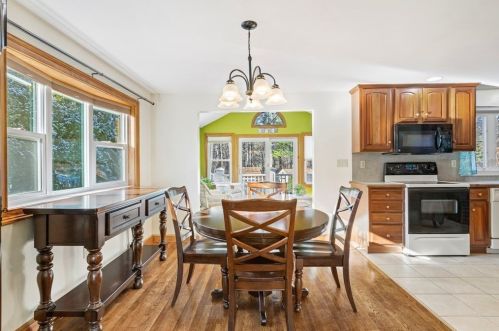 1069 Burt St, Taunton MA 02780-5166 exterior