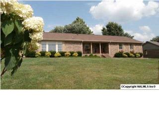 914 Greenview Dr, Fayetteville, TN 37334-2276