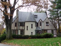 25 Claremont St, Newton, MA 02458-1925