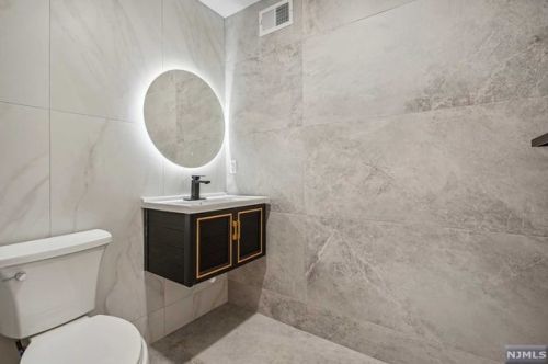 135 Knickerbocker Rd, Cresskill NJ  07626-2439 exterior