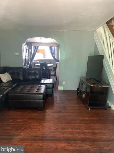 639 Allengrove St, Philadelphia, PA 19120-2105