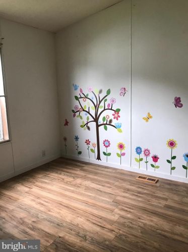 161 Robin Dr, West Deptford NJ 08066-3003 exterior