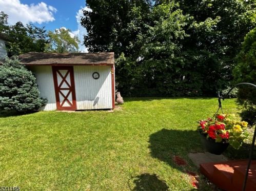 46 Nokomis Ave, Lake Hiawatha NJ 07034-2506 exterior