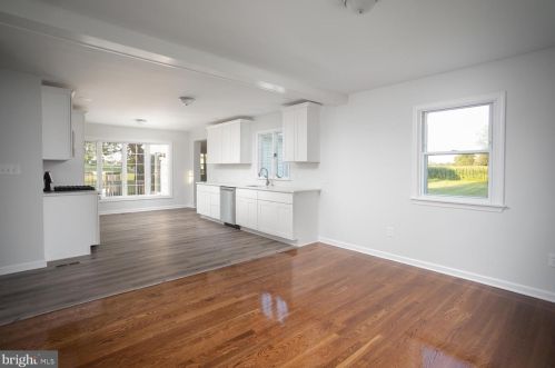 4 Locust Ave, Columbus NJ  08022-9504 exterior