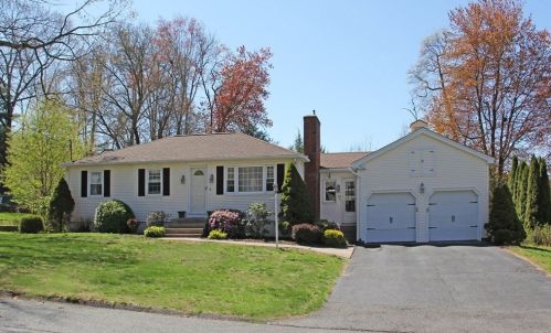 39 Robinson Dr, Montgomery, MA 01085-4629