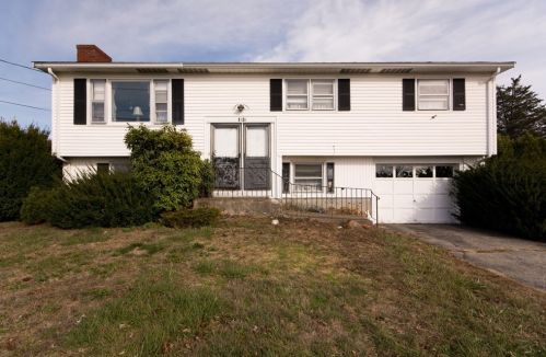 1936 Grand Army Hwy, Fall River, MA 02726-1211