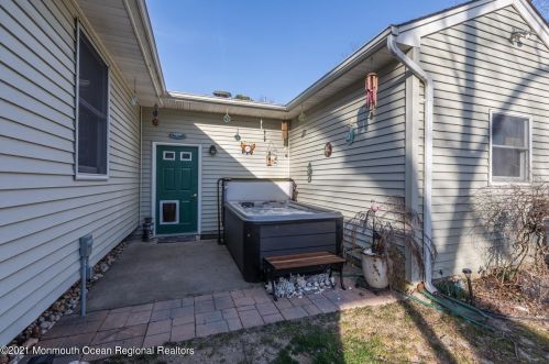 322 Stump Tavern Rd, Jackson Twp NJ 08527-3326 exterior