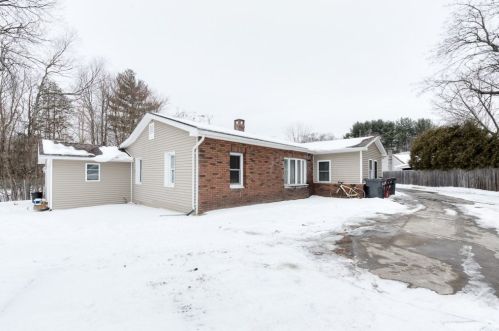 1098 Western Ave, Montgomery MA 01085-2616 exterior