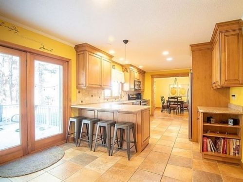 25 Mockingbird Ln, Montgomery, MA 01085-1700