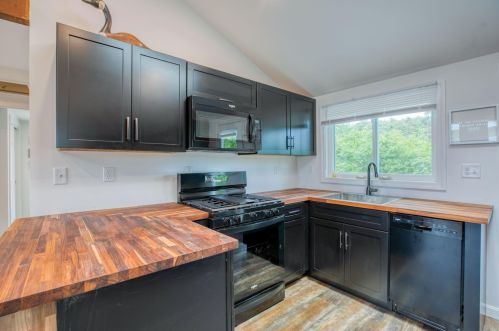 280 Great Pond Rd, Eastham MA  02642-2402 exterior