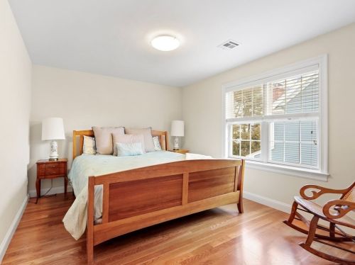 51 Mann Ave, Needham MA 02492-4533 exterior