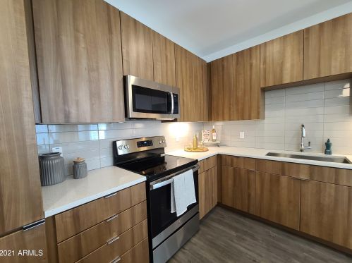 400 Earll Dr, Phoenix AZ  85012-4315 exterior