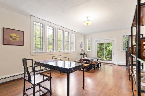 215 Ave, Weston MA 02493-1908 exterior