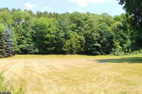 31 Courtland Dr, Wantage NJ  07461-1711 exterior