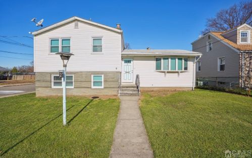 21 Park Ave, Carteret, NJ 07008-1343