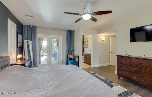 725 Country Gables Dr, Phoenix AZ 85053-4528 exterior