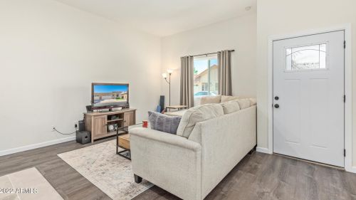 1107 Charleston Ave, Phoenix AZ  85022-1145 exterior