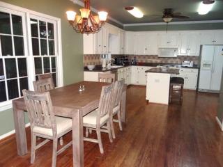 1828 Strawberry Ln, Birmingham AL  35244-8237 exterior