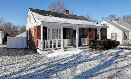 18 Summit Ave, Seekonk, MA 02771-3919