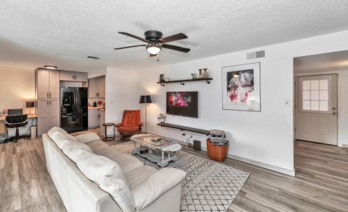 5047 39th Dr, Phoenix, AZ 85019-2849