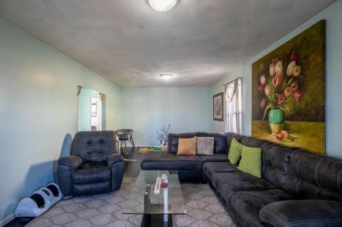 49 Pearl St, Everett MA 02149-1105 exterior