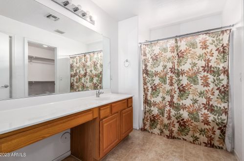 2318 65 Dr, Phoenix AZ 85033-5220 exterior