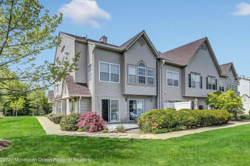 71 Dover Ct, Tinton Falls, NJ 07712-7767