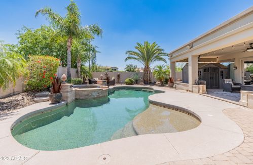 26205 56 Dr, Phoenix AZ 85031-1831 exterior