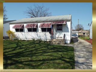 4490 152nd St, Cleveland, OH 44135-2720