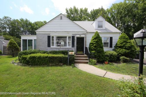 65 Little Silver Pkwy, Little Silver NJ 07739-1118 exterior