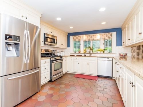 146 Arnold Rd, Newton MA 02459-3046 exterior