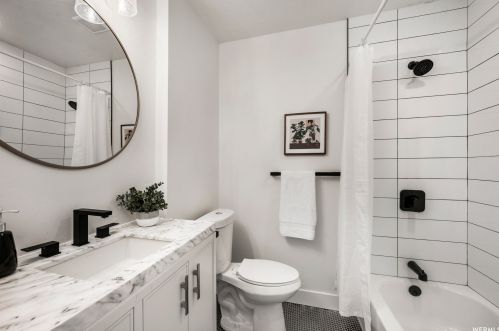 2447 Robidoux Rd, Sandy UT 84093-1129 exterior