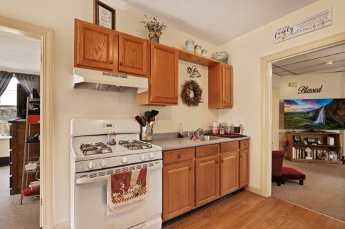 32 Corthell Ave, Whitman MA 02382-1803 exterior