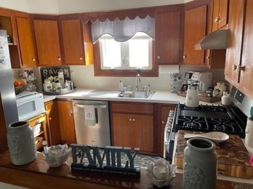 67 Barnes St, Fall River MA 02723-3205 exterior