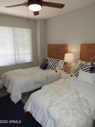 3041 Blackhawk Dr, Phoenix AZ 85050-4821 exterior