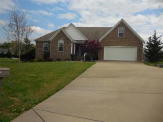 21 Oak Point Dr, Fayetteville, TN 37334-3782