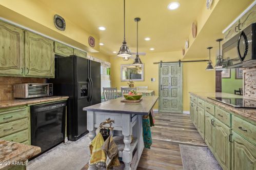 4210 Country Gables Dr, Phoenix AZ 85053-4528 exterior