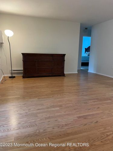 3 Medford Ct, Tinton Falls, NJ 07701-5445