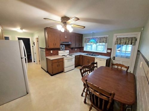 203 Delmont Ave, Worcester MA 01604-2136 exterior