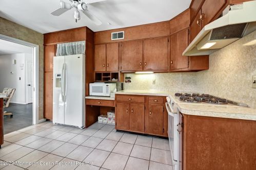 64 Reynolds Dr, Tinton Falls NJ 07724-2323 exterior