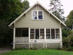 444 Woodward St, Newton, MA 02468-1523