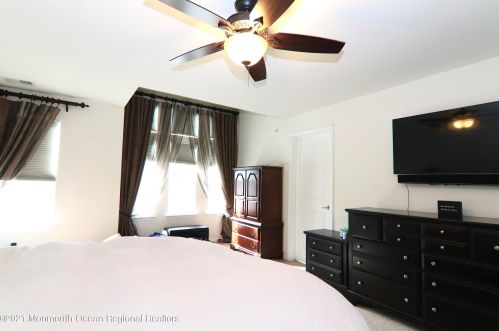 29 Jake Dr, Tinton Falls NJ 07712-7533 exterior