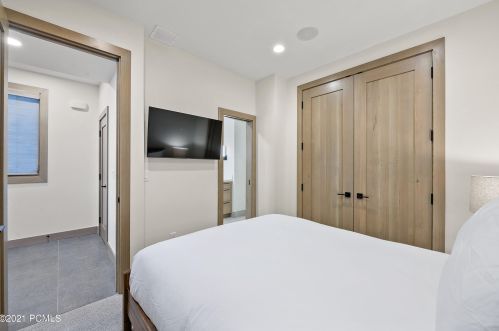 1231 Lowell Ave, Park City UT 84060-5115 exterior