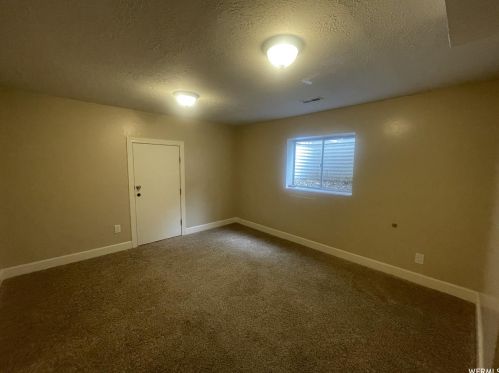 2193 Gyrfalcon Dr, Sandy UT 84092-4049 exterior