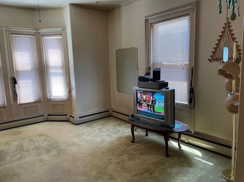 323 Purchase St, New Bedford MA 02740-5739 exterior