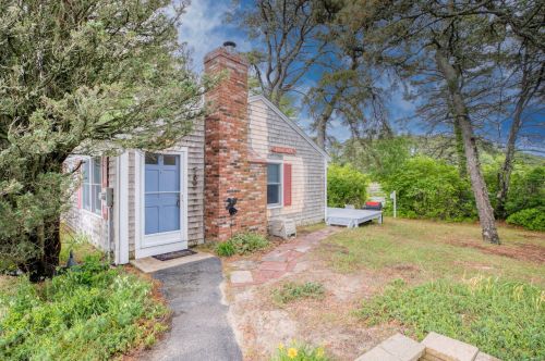 280 Great Pond Rd, Eastham MA  02642-2402 exterior