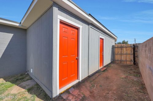 3018 81st Ave, Phoenix AZ  85033-4702 exterior